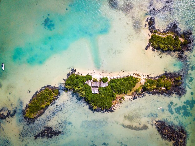 Photo vue grand angle du bord de mer