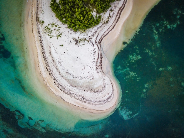 Vue grand angle de la plage