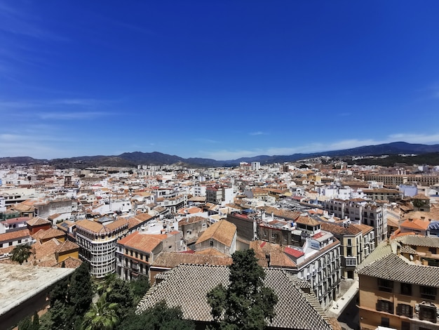 Vue grand angle de la ville de Malaga en Espagne..