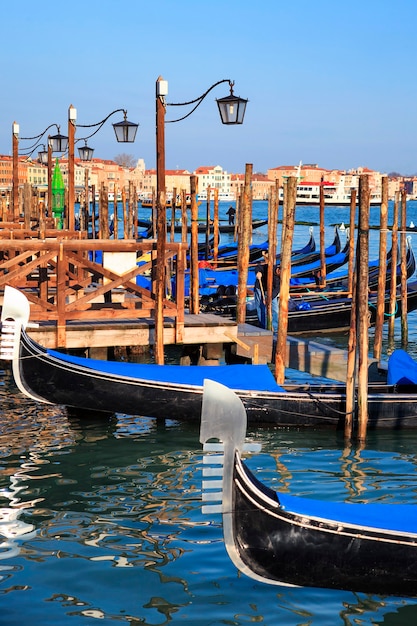 Vue sur Grand Canal avec gondoles, Venise