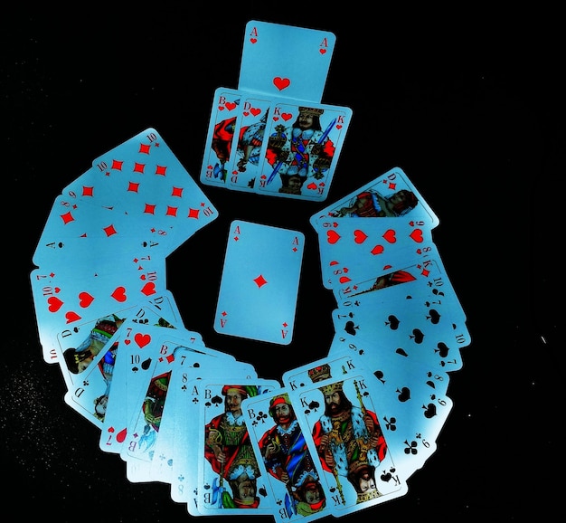 Photo vue en grand plan des cartes à jouer sur la table