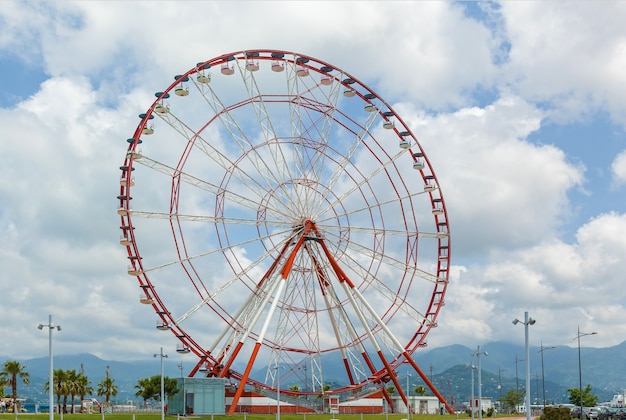 Vue de la grande roue sur le boulevard de Batoumi. Géorgie