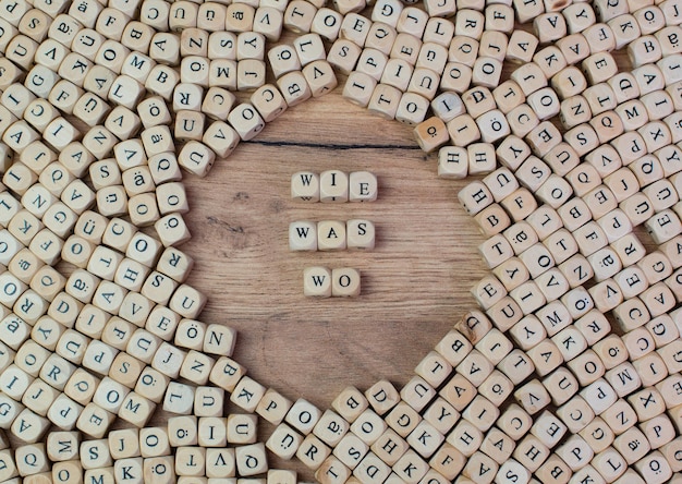 Photo vue à haut angle des alphabets sur des blocs de bois