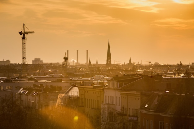 Photo vue à haut angle des bâtiments de la ville au coucher du soleil