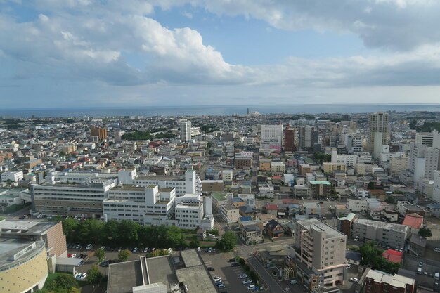 Photo vue à haut angle des bâtiments de la ville contre le ciel