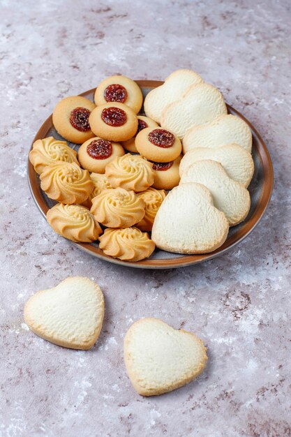 Photo vue à haut angle des biscuits sur la table