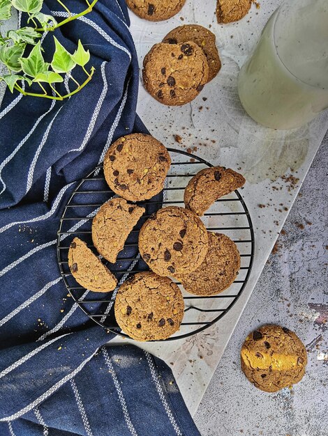 Photo vue à haut angle des biscuits sur la table