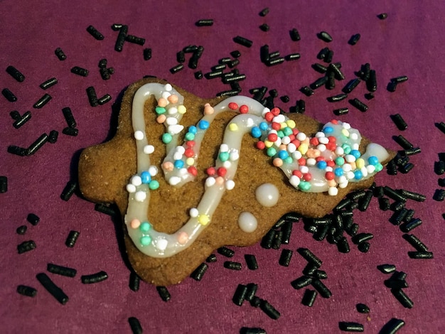 Vue à haut angle des biscuits sur la table