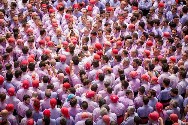 Vue en haut angle des castellers réunis pour la compétition