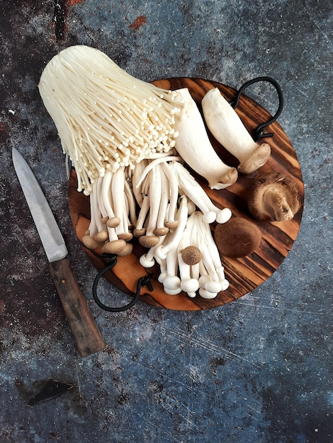 Photo vue à haut angle des champignons sur la table