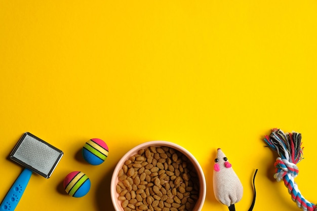 Photo vue à haut angle des crayons multicolores sur la table