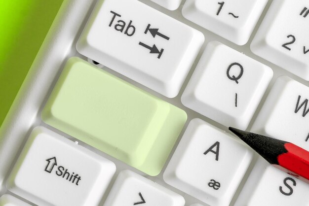 Vue à haut angle du clavier d'ordinateur