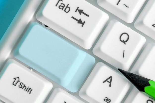 Vue à haut angle du clavier d'ordinateur