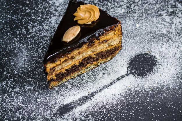 Vue à haut angle du gâteau sur la table