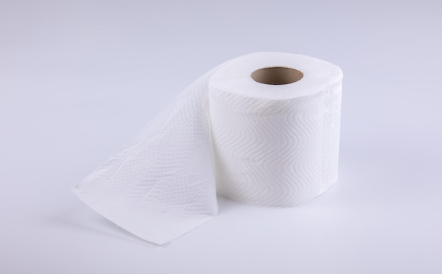 Vue à haut angle du papier blanc sur la table