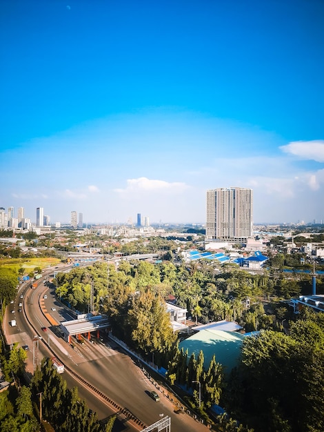 Photo vue en haut angle du paysage urbain contre le ciel