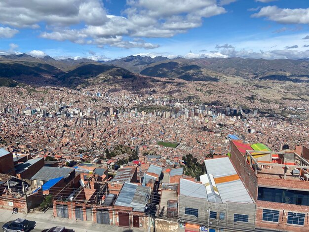 Photo vue en haut angle du paysage urbain contre le ciel