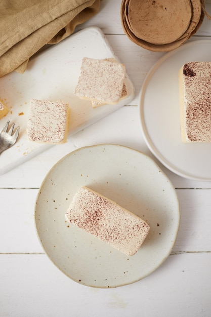 Vue à haut angle du petit déjeuner sur la table