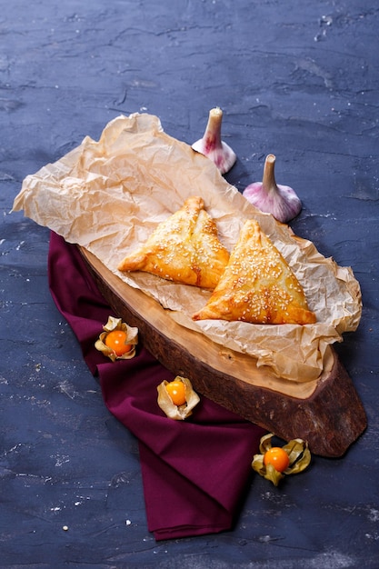 Vue à haut angle du petit déjeuner sur la table