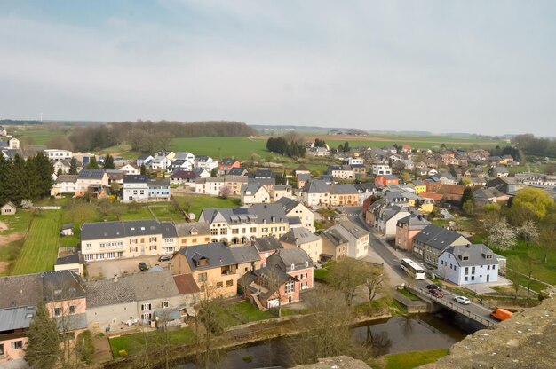 Photo vue en haut angle du quartier résidentiel contre le ciel