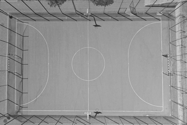 Vue en haut angle du terrain de basket-ball