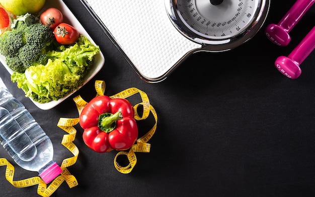 Vue à haut angle des fruits et légumes sur la table