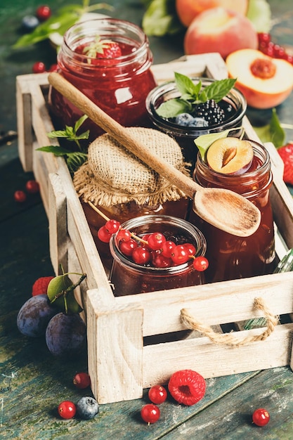 Vue à haut angle des fruits sur la table