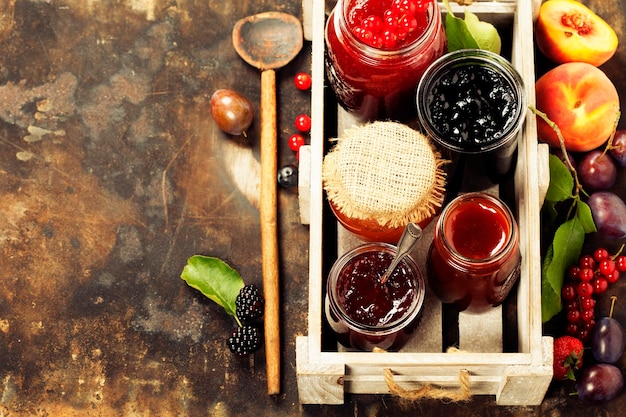 Vue à haut angle des fruits sur la table