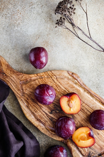 Vue à haut angle des fruits sur la table
