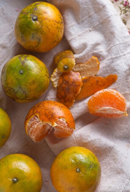 Vue à haut angle des fruits sur la table