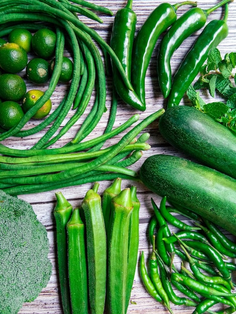 Vue à haut angle des légumes sur le marché