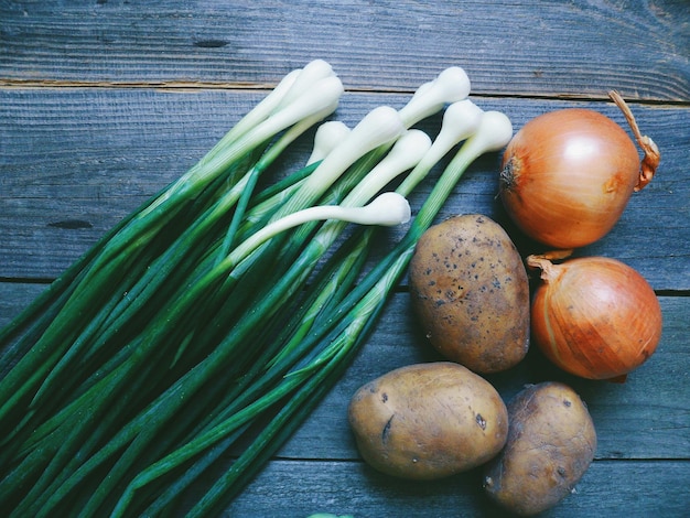 Vue à haut angle des légumes sur la table