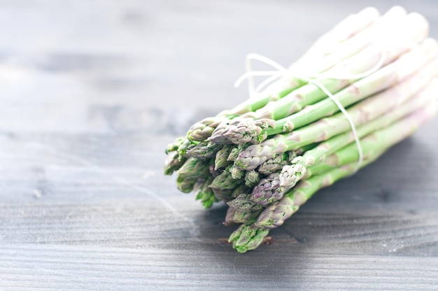 Vue à haut angle des légumes sur la table