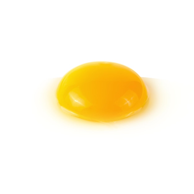 Vue à haut angle d'un œuf jaune sur fond blanc