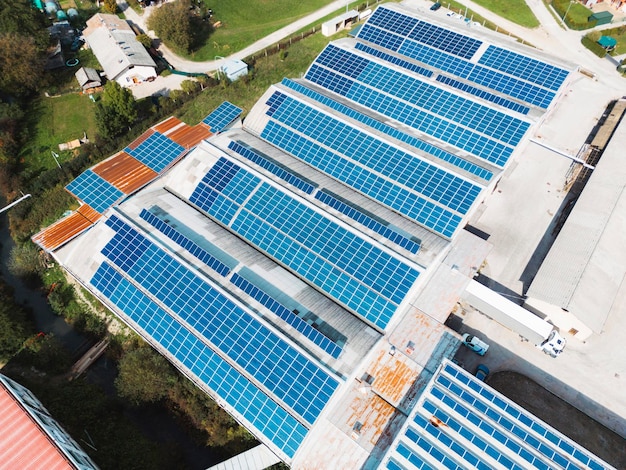 Vue à haut angle des panneaux solaires