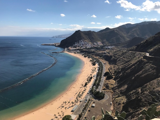 Photo vue en haut angle de la plage contre le ciel