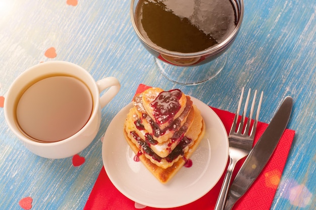 Photo vue haute angle du petit déjeuner servi sur la table