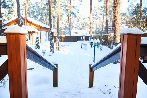 Vue hivernale depuis le porche ou le patio de la maison.