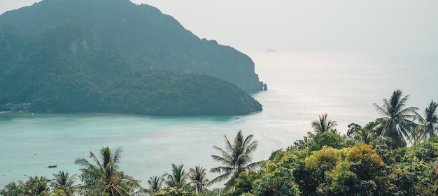 Vue sur l'île tropicale en été vacances balnéaires en été