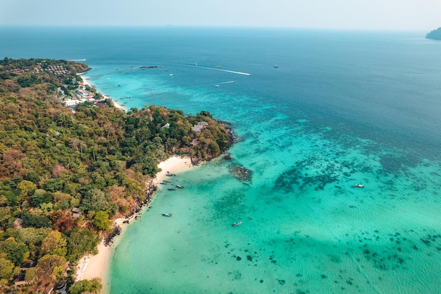 Vue sur l'île tropicale en été vacances balnéaires en été