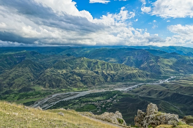 Vue imprenable sur la montagne au Daguestan Caucase Russie 2021