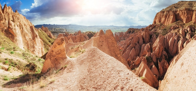 Une vue imprenable sur les montagnes de la Cappadoce. dinde