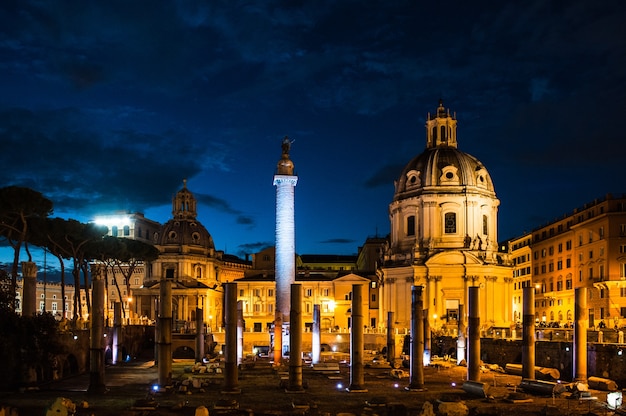 Vue imprenable sur la nuit de Rome en été