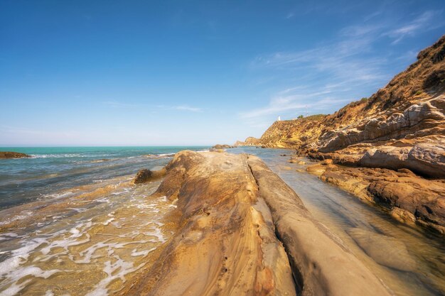 Vue imprenable sur la plage de Porto Novo à Zvernec Vlore Albanie