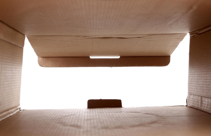 Photo vue de l'intérieur d'une boîte en carton