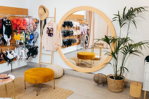 Photo vue de l'intérieur d'une boutique de lingerie