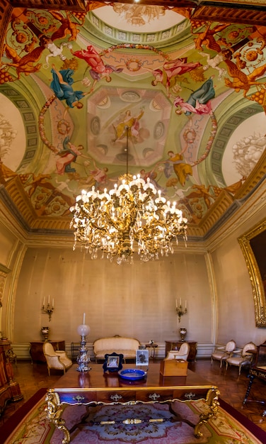 Vue intérieure de l&#39;une des belles salles du palais d&#39;Ajuda situé à Lisbonne, au Portugal.