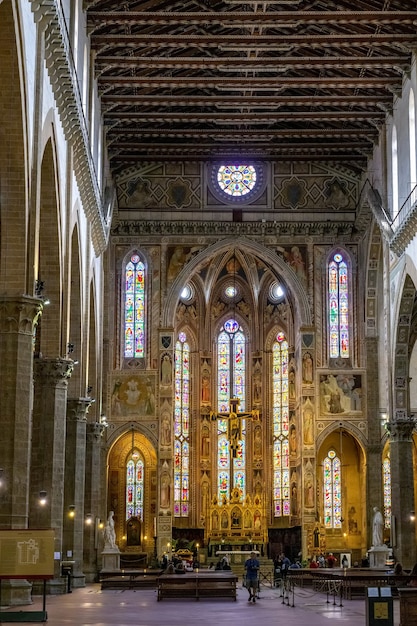 Vue intérieure de l'église Santa Croce à Florence