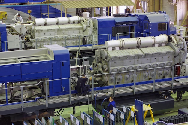 vue intérieure de l'usine de réparation et de fabrication de trains