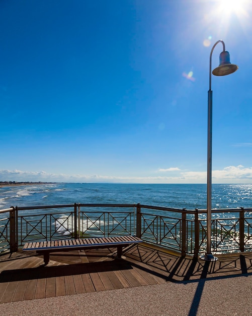 Vue sur la jetée de Tonfano